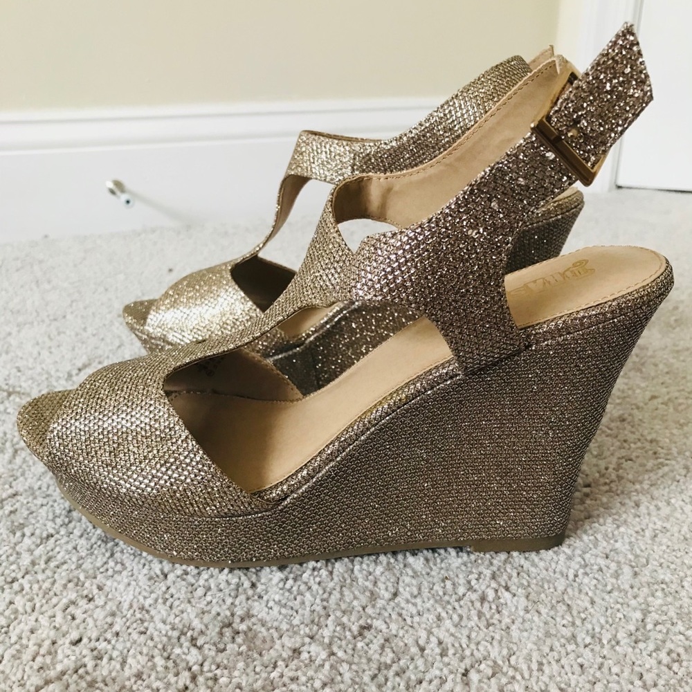 Gold wedges